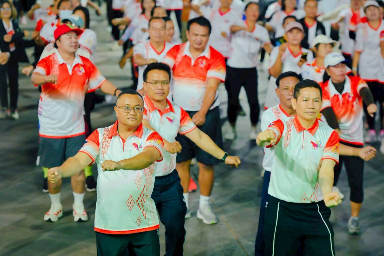 ร้อยเอ็ดจัดกิจกรรม &ldquo;ผู้ว่าพาวิ่ง เมยวดี รันนิ่ง เดิน&ndash;วิ่ง เพื่อสุขภาพ ครั้งที่ 4&rdquo;ส่งเสริมสุขภาพ ป้องกันยาเสพติด สร้างรายได้ชุมชน