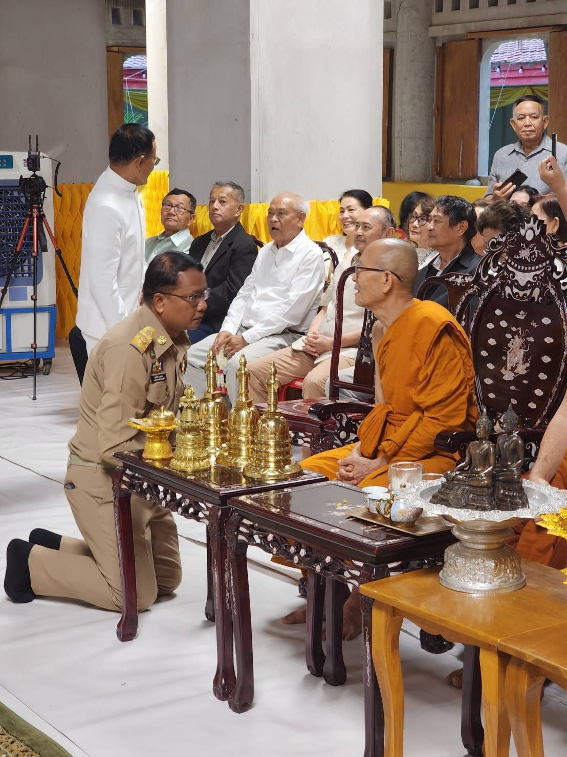 องคมนตรีเป็นประธานพิธีอัญเชิญพระบรมสารีริกธาตุบรรจุยอดฉัตร และปลูกต้นพระศรีมหาโพธิ์ ณ วัดป่ายาง จ.ร้อยเอ็ด