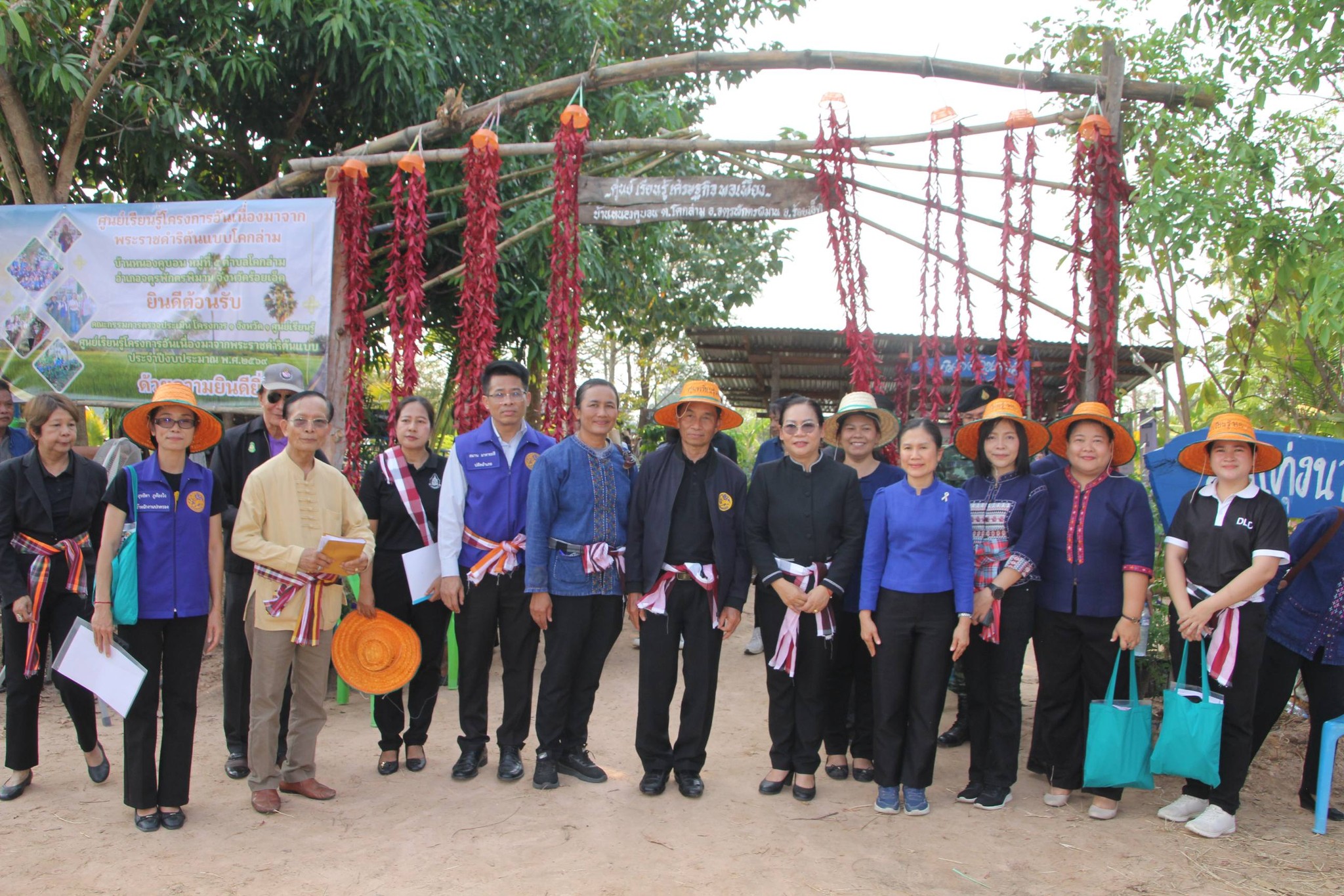 ร้อยเอ็ดลงพื้นที่ตรวจประเมินศูนย์เรียนรู้ต้นแบบ &ldquo;1 จังหวัด 1 ศูนย์เรียนรู้โครงการอันเนื่องมาจากพระราชดำริ&rdquo; ประจำปีงบประมาณ 2569